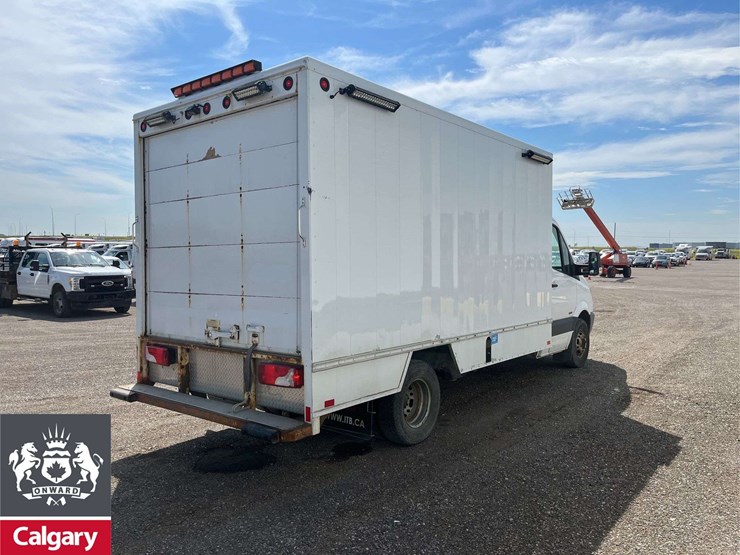 2010-mercedes-benz-sprinter-3500-image-11