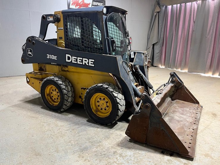 2015-deere-318e-image-7