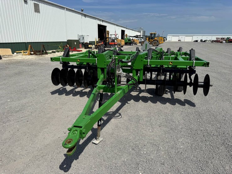 john-deere-714-image-1
