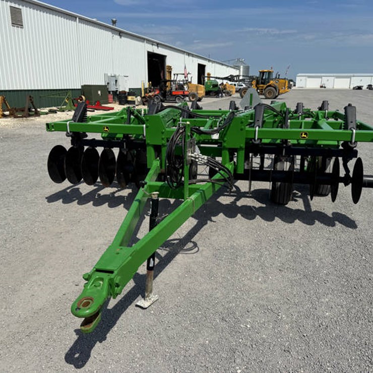 JOHN DEERE 714