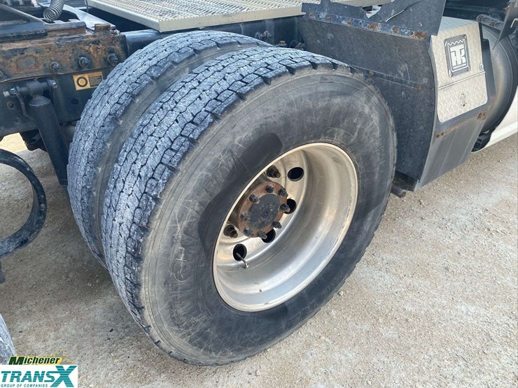 2020-peterbilt-579-image-18