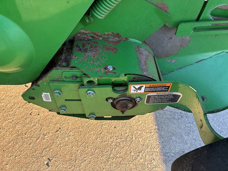 2019-john-deere-560m-image-46
