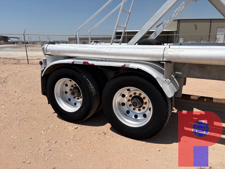 2015-southern-welding--1,000-cu.ft.-t/a-pneumatic-dry-bulk-trailer-image-4