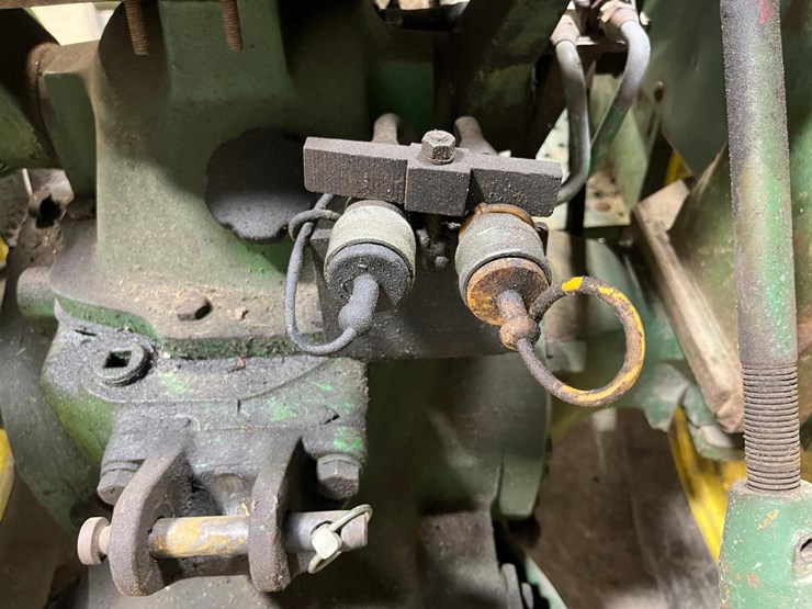 john-deere-2040-image-16