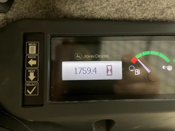 2015-deere-318e-image-19
