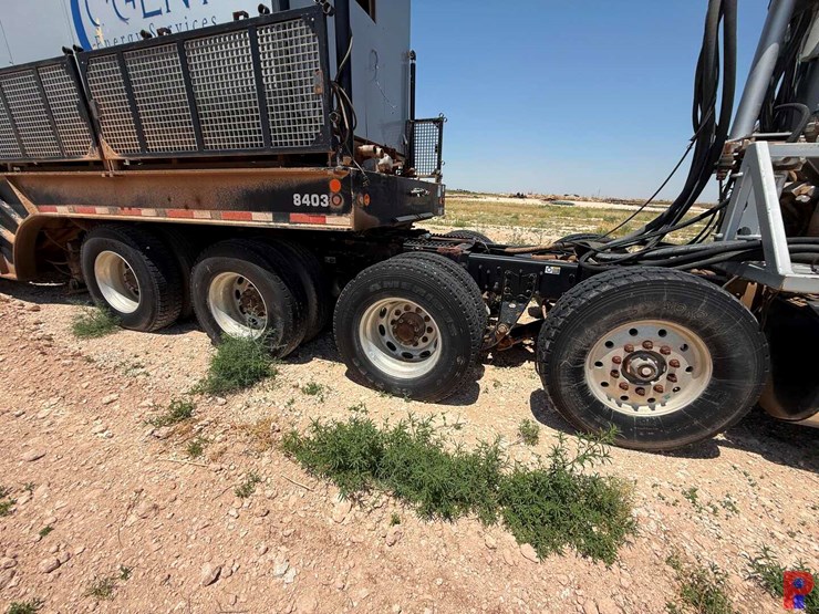 2013-peterbilt-367-image-9
