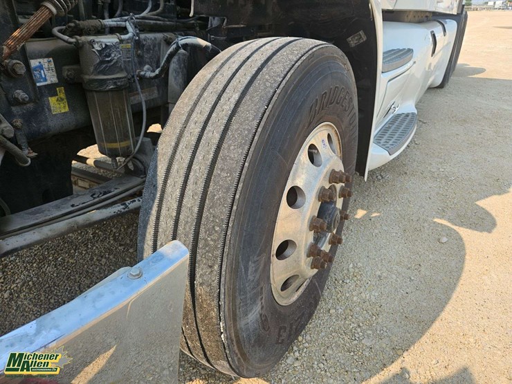 2019-peterbilt-579-image-15