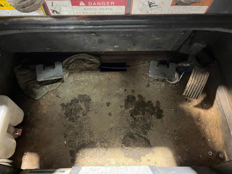2016-takeuchi-tl12-image-32
