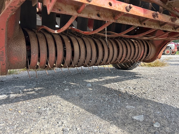 hesston-5580-image-7