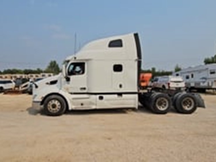 2020-peterbilt-579-image-30