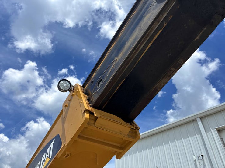 2018-caterpillar-th408d-image-88