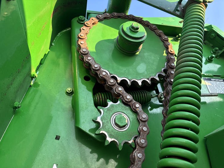 2019-john-deere-560m-image-55
