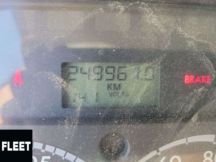 2015-freightliner-108sd-image-9