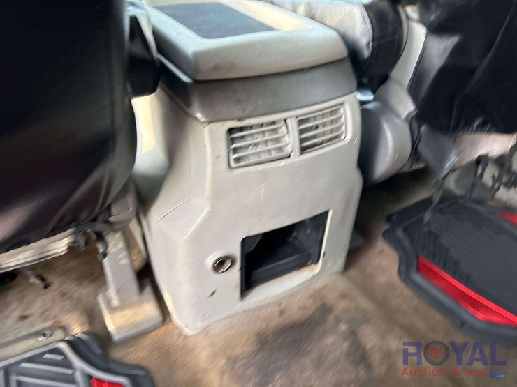 2004-nissan-armada-image-26