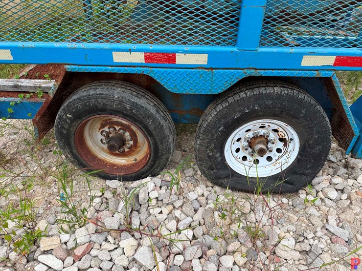 2015-united-trailer-22’-x-102”-t/a-gooseneck-hydraulic-reel-trailer-image-13