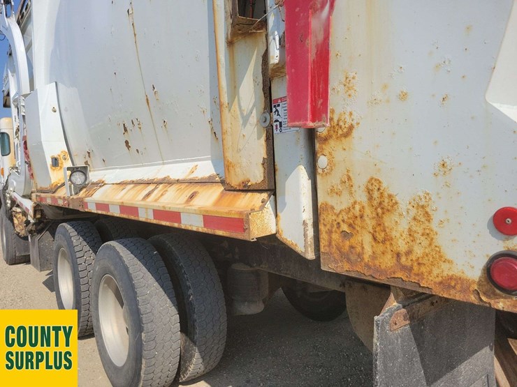 2020-peterbilt-520-image-15