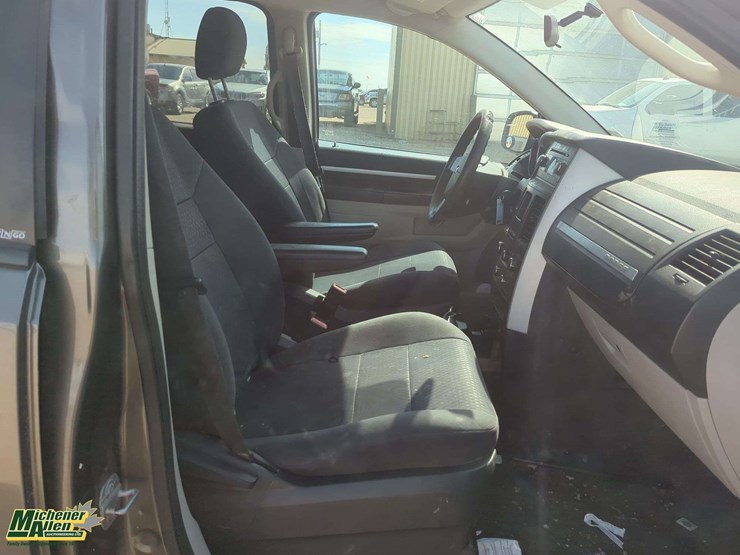2010-dodge-grand-caravan-se-image-16