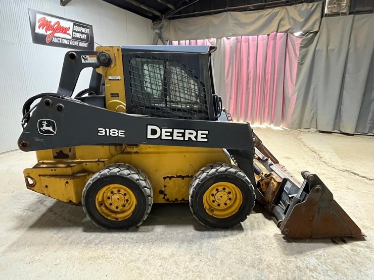 2015-deere-318e-image-6