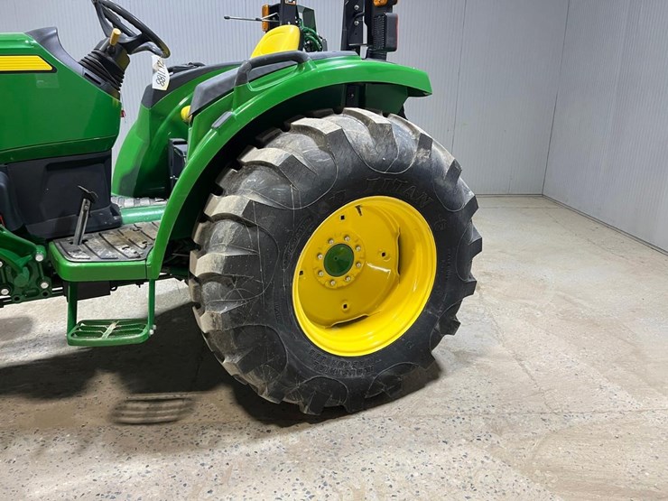 2021-john-deere-4044m-image-13