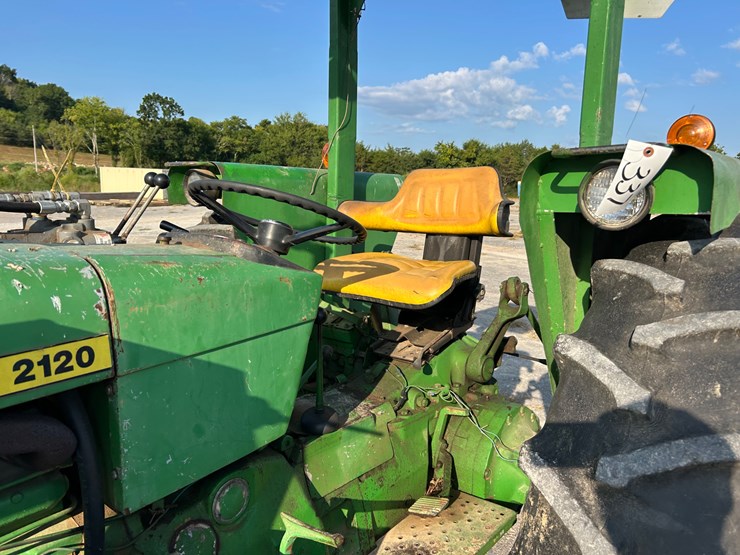 john-deere-2120-image-9