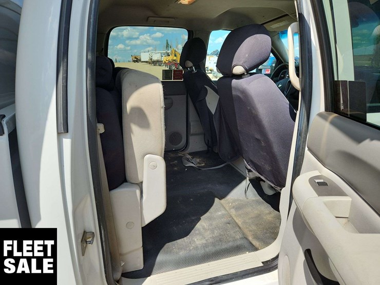 2012-chevrolet-silverado-3500hd-image-16