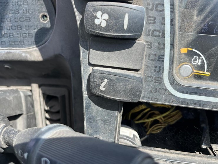 2015-jcb-525-60-image-27