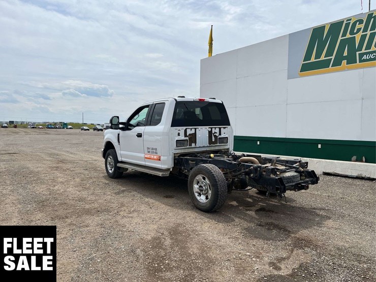 2020-ford-f350-image-10