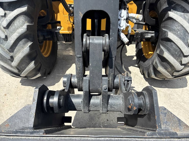 2018-caterpillar-th408d-image-18