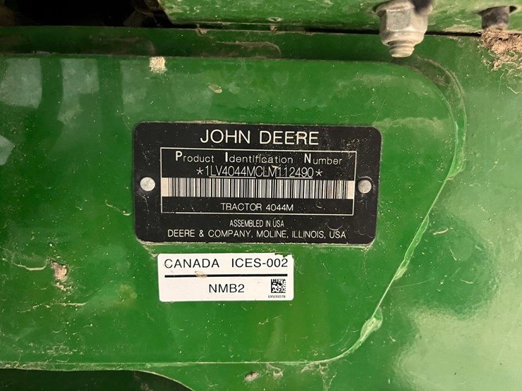 2021-john-deere-4044m-image-38