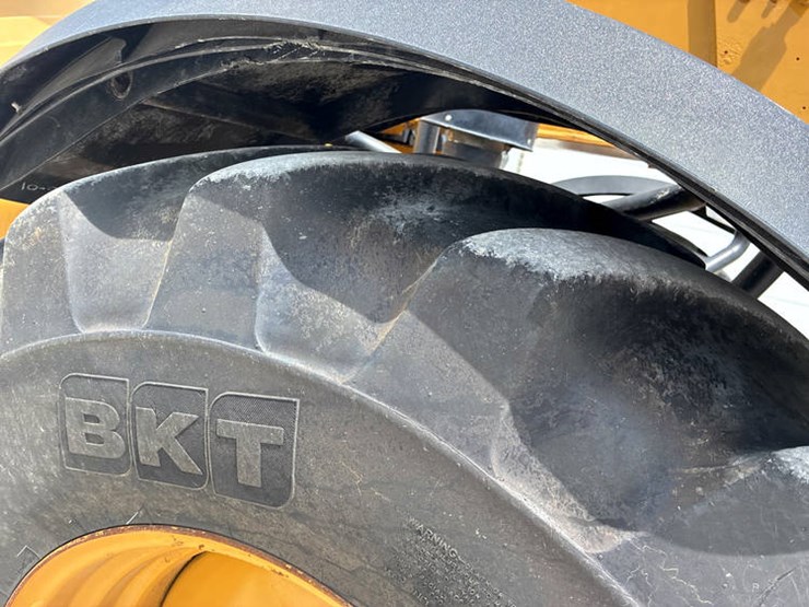 2018-caterpillar-th408d-image-54