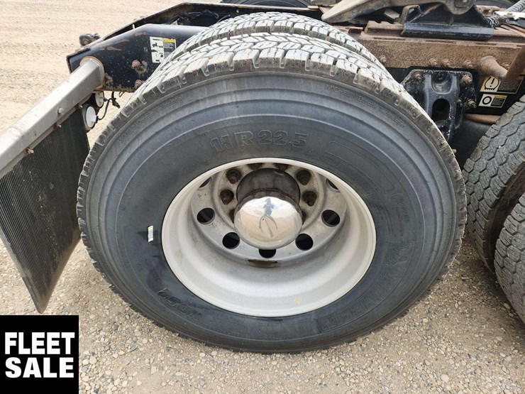 2019-peterbilt-579-image-22