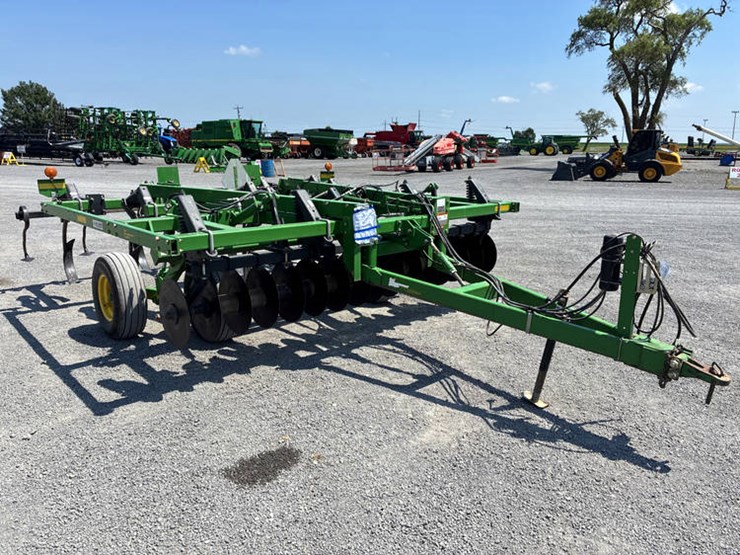 2014-john-deere-714-image-1