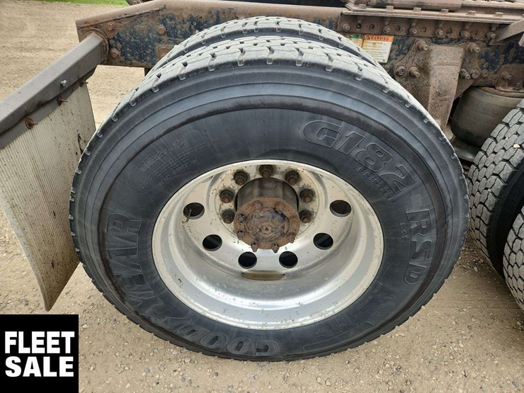 2012-freightliner-coronado-122-image-26