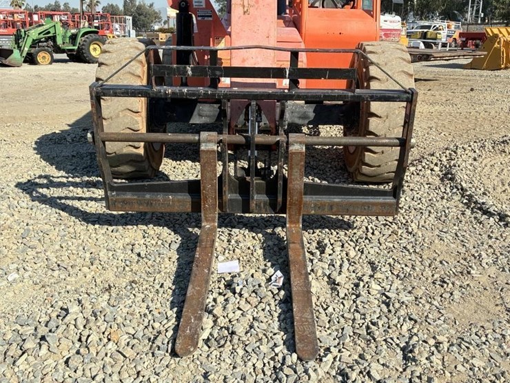 2014-jlg-8042-image-5