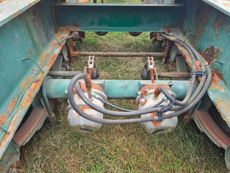 2013-doyle-dry-fertilizer-tender-trailer---kubota-diesel,-3-stainless-compartments,-side-discharge-image-32
