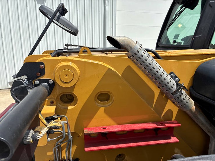 2018-caterpillar-th408d-image-42