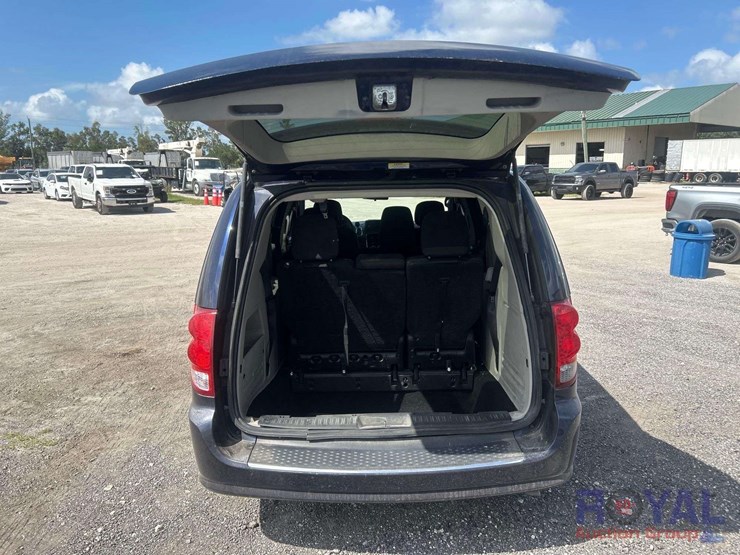 2017-dodge-grand-caravan-se-image-19