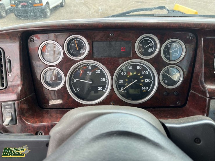 2005-sterling-lt9500-image-4