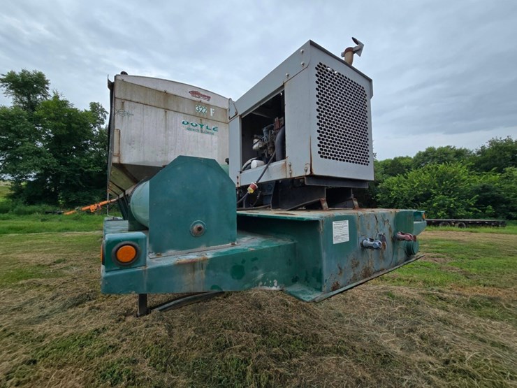 2013-doyle-dry-fertilizer-tender-trailer---kubota-diesel,-3-stainless-compartments,-side-discharge-image-8