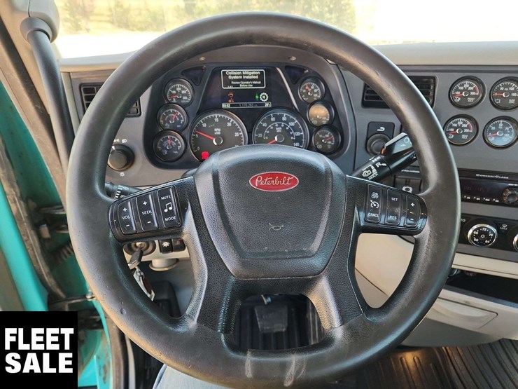 2019-peterbilt-579-image-9