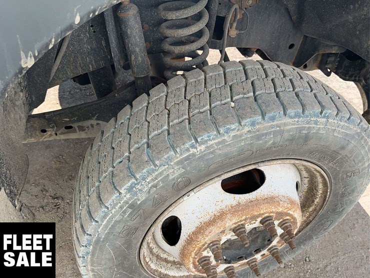2015-ford-f550-image-17