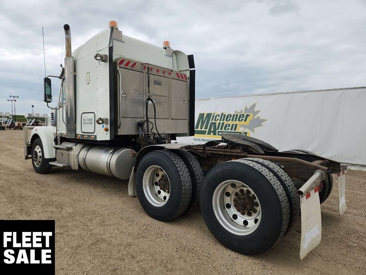 2012-freightliner-coronado-122-image-4