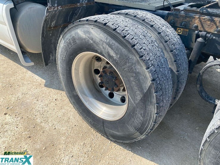 2020-peterbilt-579-image-15
