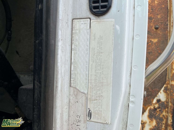 2005-sterling-lt9500-image-3