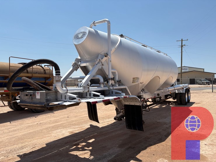 2015-southern-welding--1,000-cu.ft.-t/a-pneumatic-dry-bulk-trailer-image-1