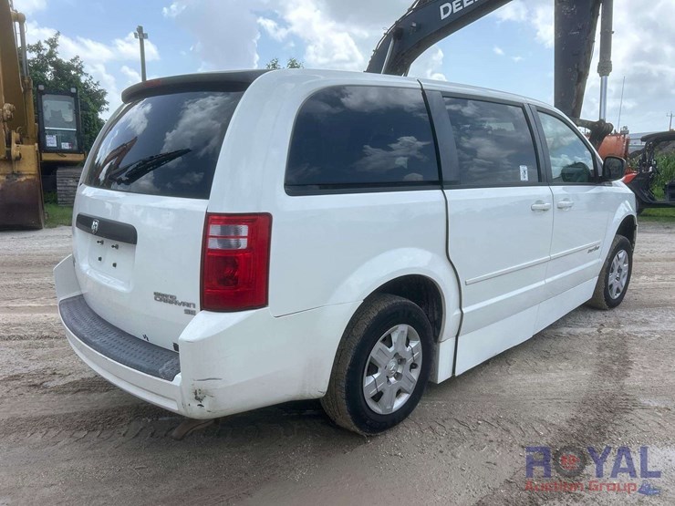 2010-dodge-grand-caravan-se-image-3