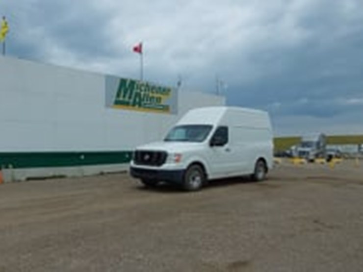 2013-nissan-nv3500hd-image-19