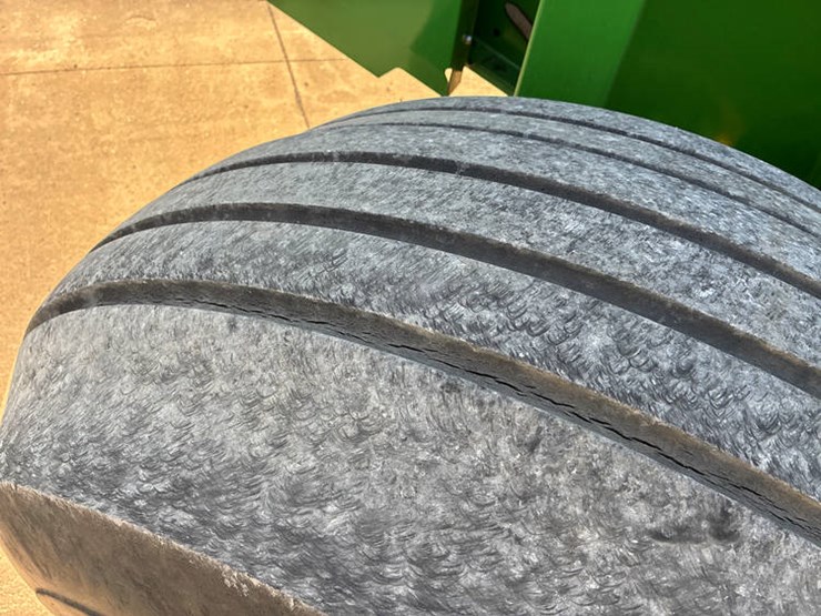 2019-john-deere-560m-image-43