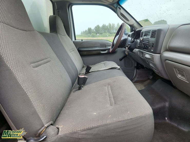 2004-ford-f550-image-16