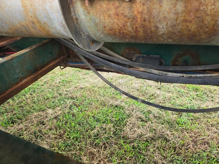 2013-doyle-dry-fertilizer-tender-trailer---kubota-diesel,-3-stainless-compartments,-side-discharge-image-40